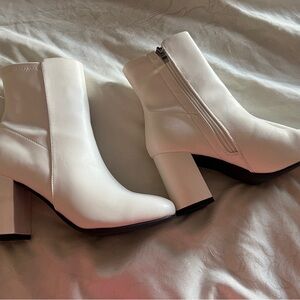 Super Adorable White Booties (7.5)